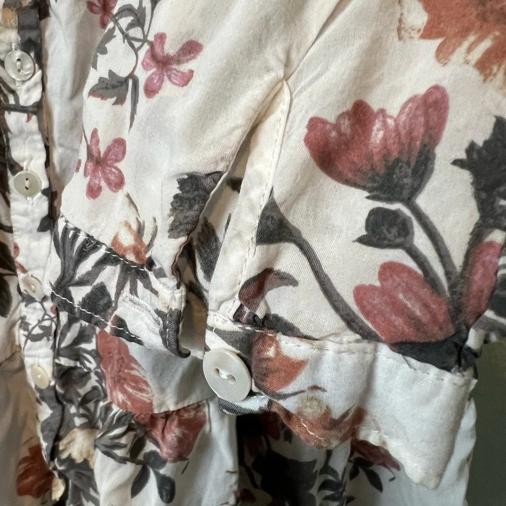 Kendall & Kyle Floral Top - Picture 5 of 6